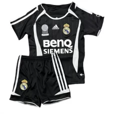 Real Madrid Retro Auswärts Trikotsatz Kinder 2006-07 Real Madrid Retro Auswärts Trikotsatz Kinder 2006-07