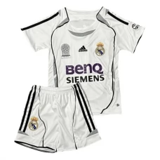 Real Madrid Retro Heim Trikot Set Kinder 2006-07 Real Madrid Retro Heim Trikot Set Kinder 2006-07